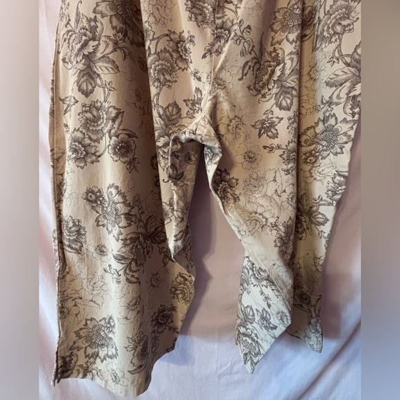 Junonia Tan and Brown Floral Straight Leg Capris with Elastic Waistband - Picture 3 of 15